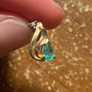 10 or 14k Gold Diamond Earrings real